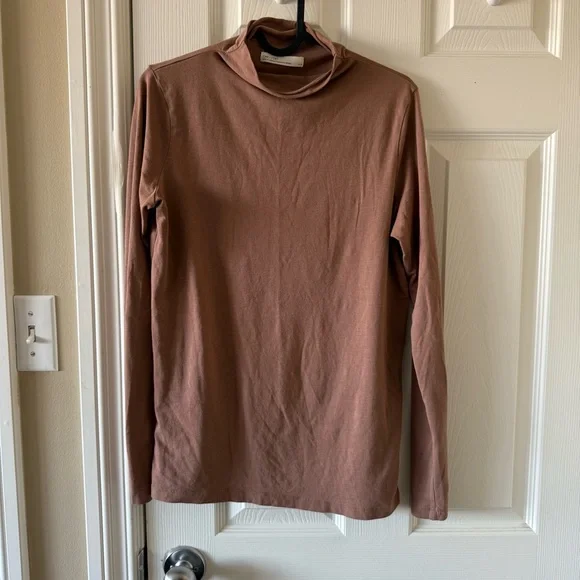 Oak + Fort Basic Mock Neck Long Sleeve Shirt/Top in Tan/Brown Size Medium - Picture 1 of 6